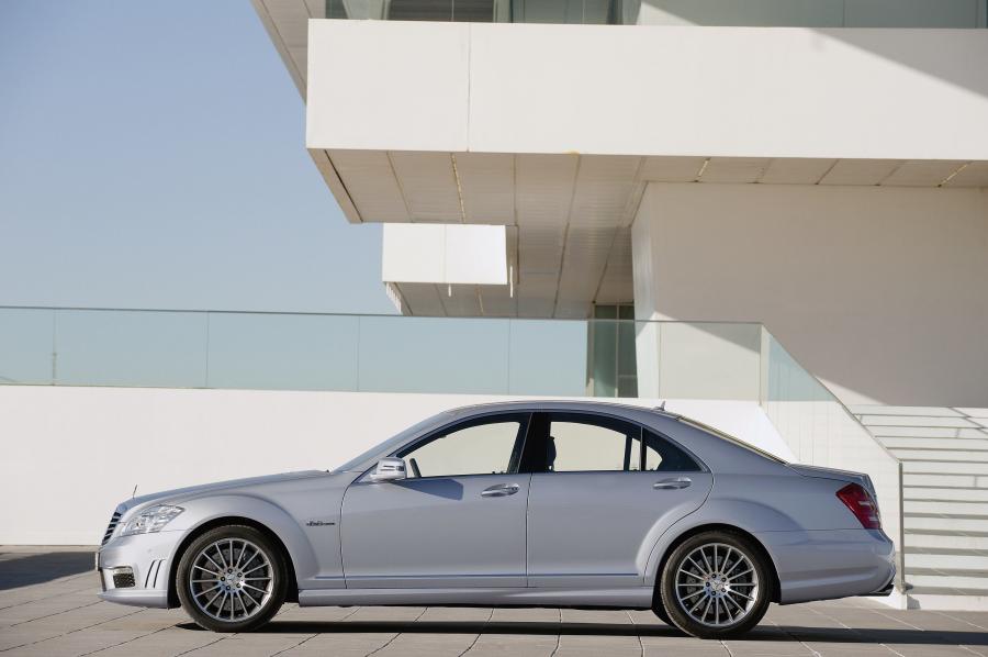  Mercedes-Benz S63 AMG 2010 года  (фото 3 из 24)